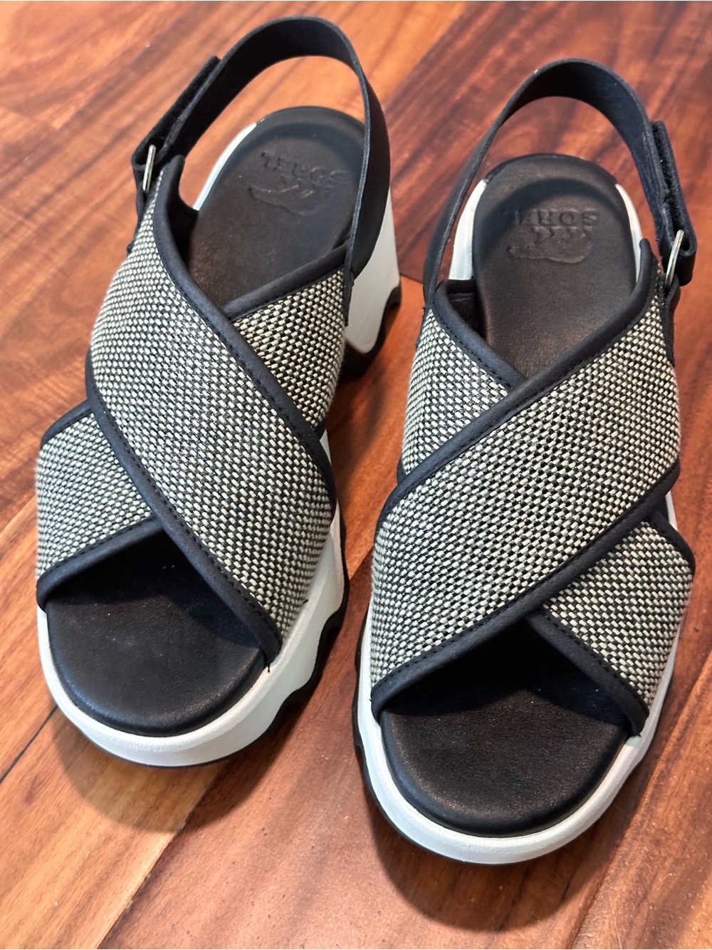 Kinetic Aura Slingback TXT Woven Platform Sandals - Picture 8 of 8